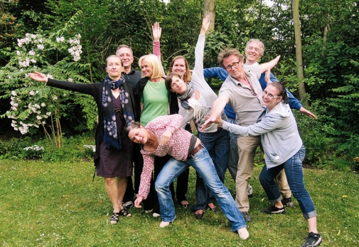 Gründungsmitglieder von l. n. r. : hintere Reihe Dr. Marius Torka, Ilka Curtius, Prof. Dr. J.M. Curtius, zweite Reihe Anja Bettenhäuser, Dr. Barbara Torka, Susanne Ogan, Helfried Schmidt, vorne: Caroline Frisch, Sina Solaß